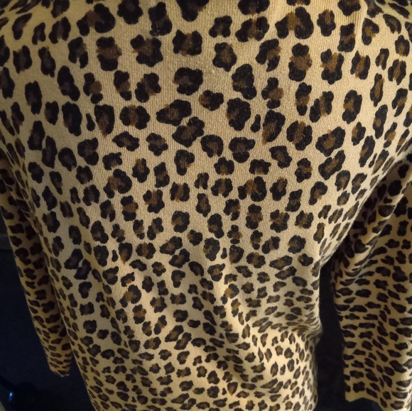 Not new,never worn stretch knit light weight elbow length sleeve sweater top m. - Picture 2 of 2